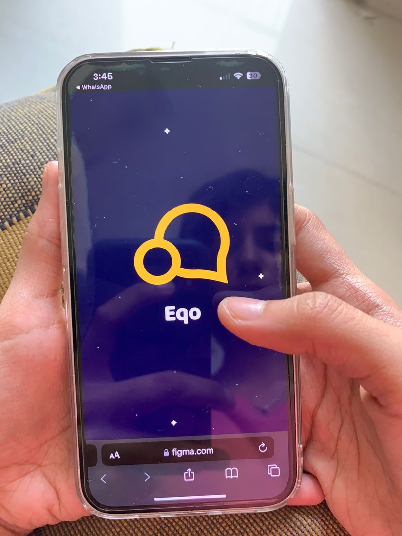 A participant opening the map on a handset